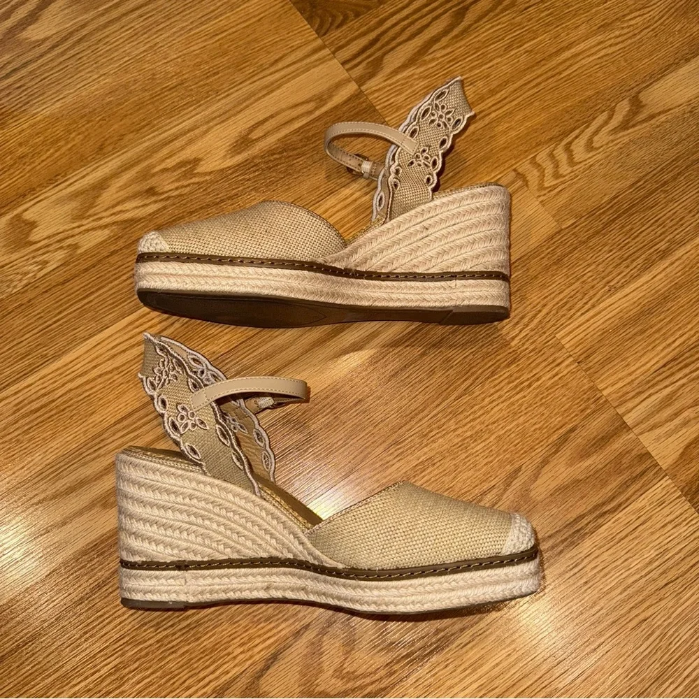 Crown Vintage Eyelet Detail Tan Espadrille 4”‎ Wedges Size 9.5 M
